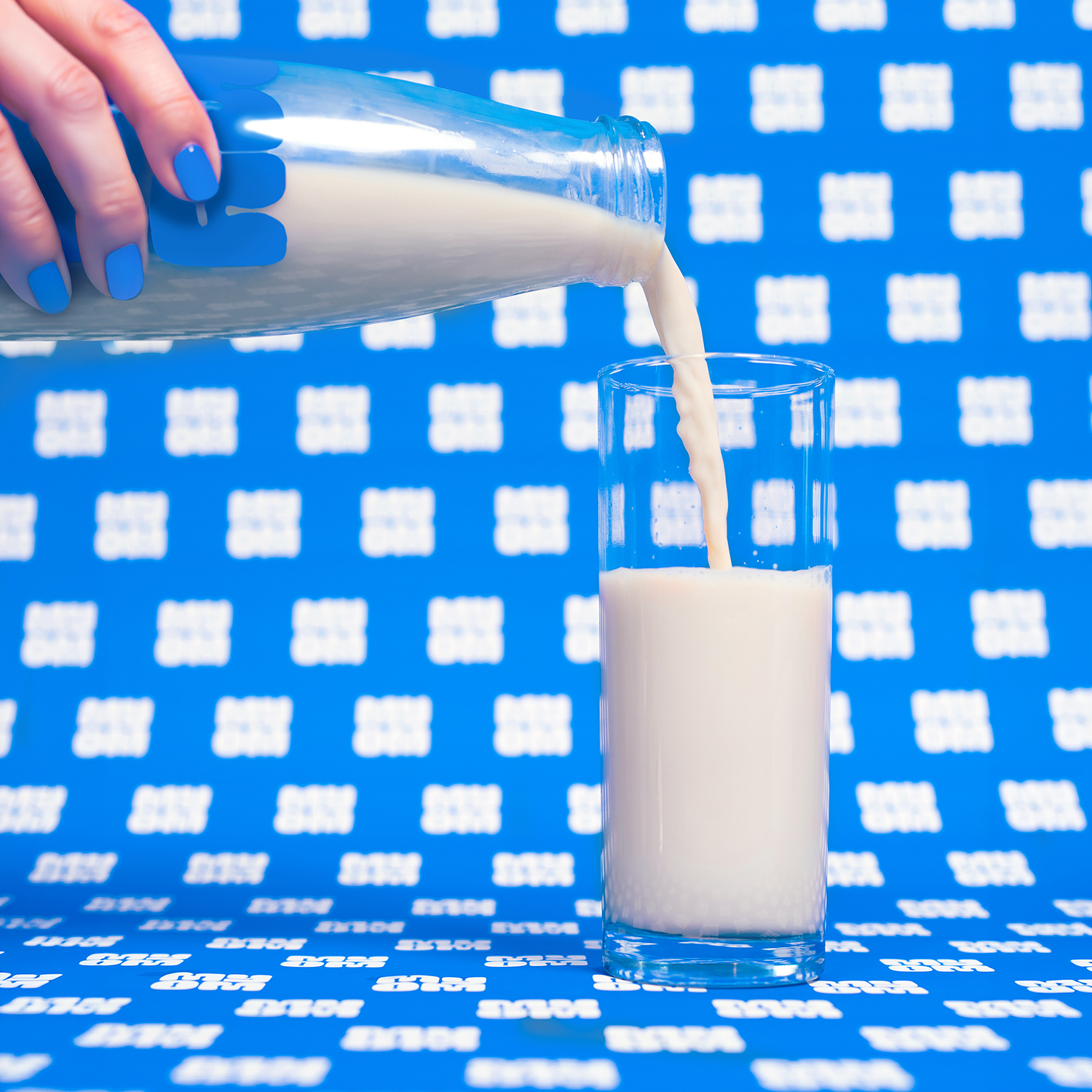 MYOM 1L Glass Milk Bottle