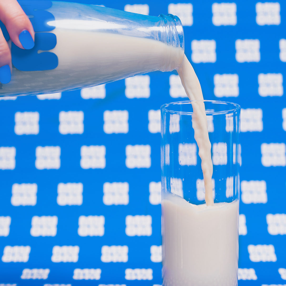 MYOM 1l Glass Milk Bottle With Screw Top Lid